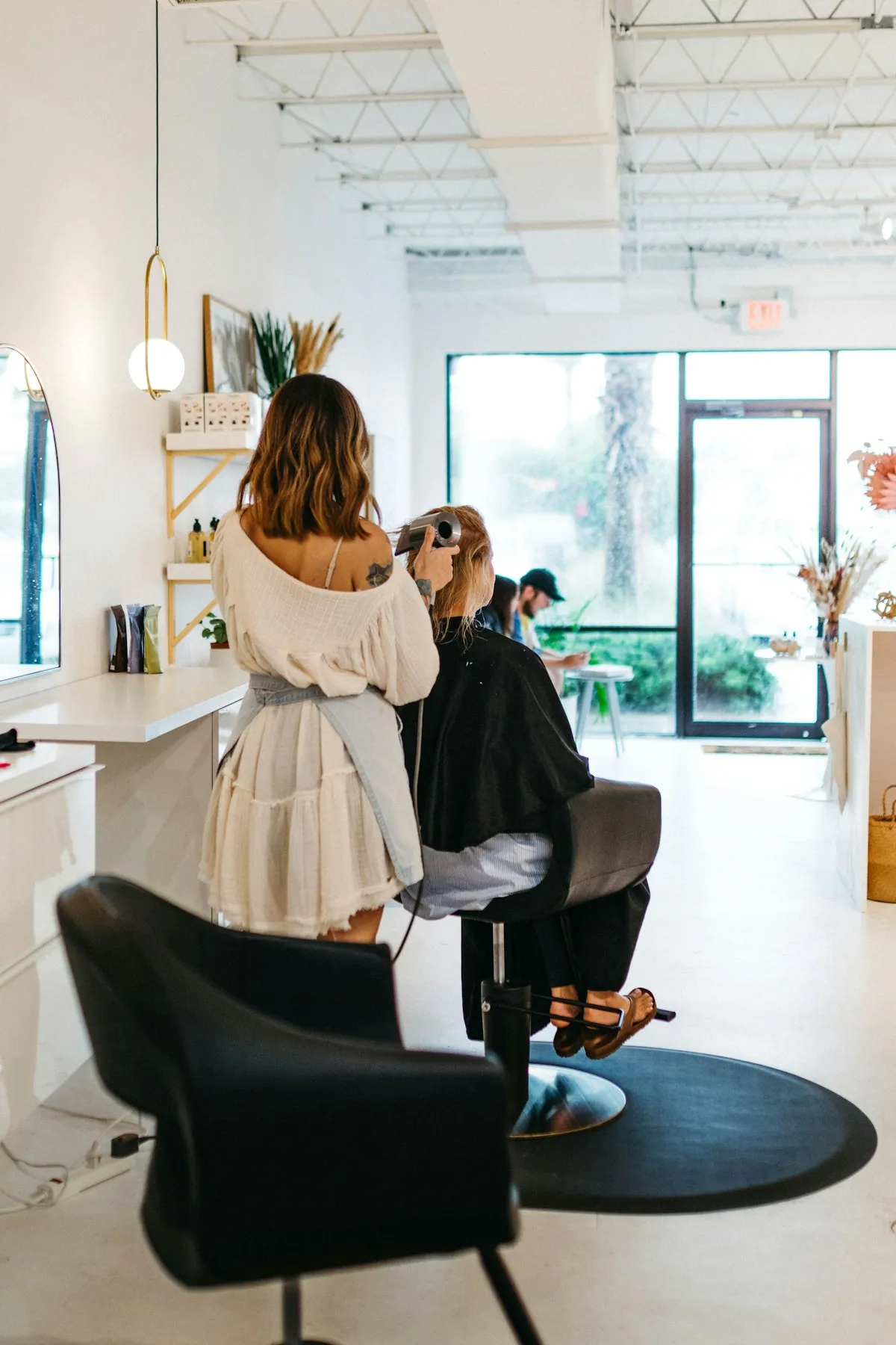 Beispielbild: mobile Friseurin beim Hausbesuch in Willich